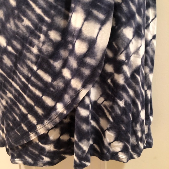 NWOT Love Fire-blue and white faux wrap dress size Large - Picture 5 of 6